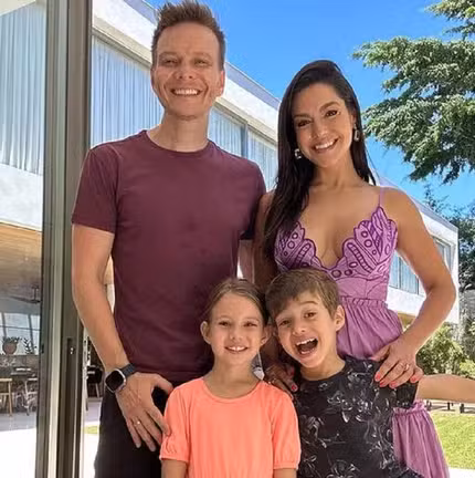 Michel Teló, Thais Fersoza e os filhos por Reprodução