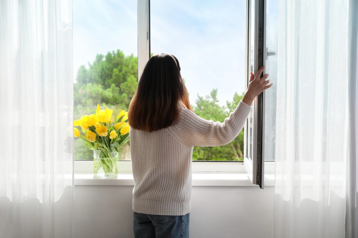 Prefira ambientes ventilados | por Shutterstock