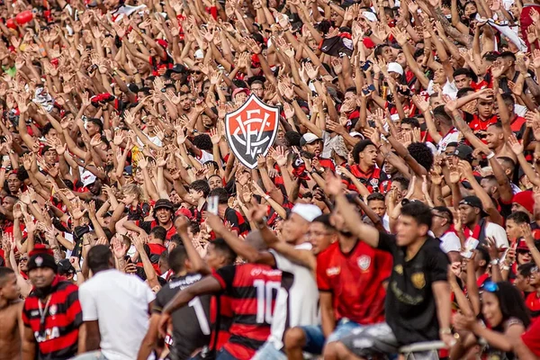 Torcida do Vitória lota o Barradão