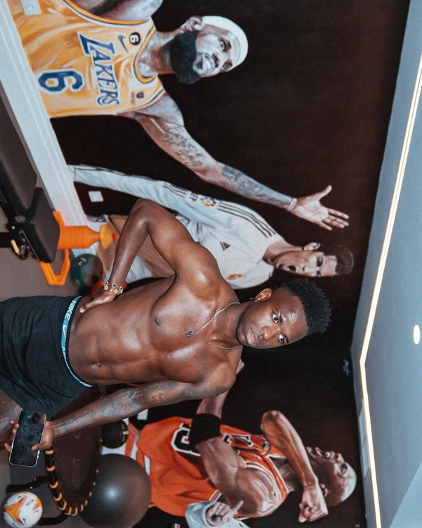 Vini Jr. malhando em sua casa em Madri por Reprodução/Instagram