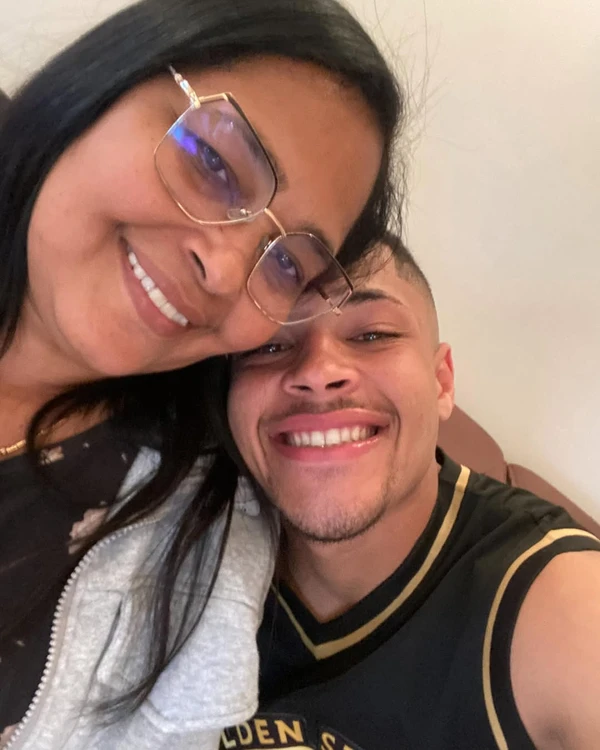 Vitor Roque e Hercília Roque por Reprodução/Instagram