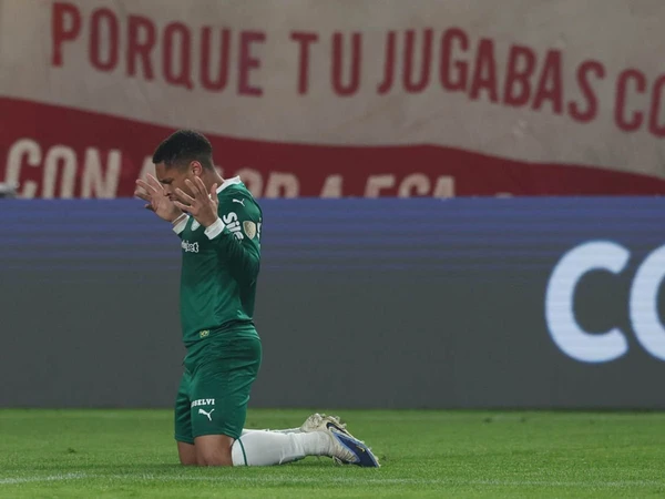 Vitor Roque em ação pelo Palmeiras por Cesar Greco/Palmeiras