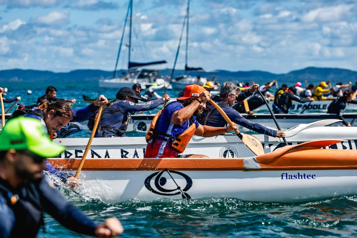 Campeonato de Canoa Polinésia movimenta a Praia de Inema 