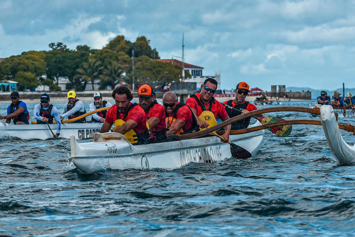Campeonato de Canoa Polinésia movimenta a Praia de Inema  por @Triadeimages