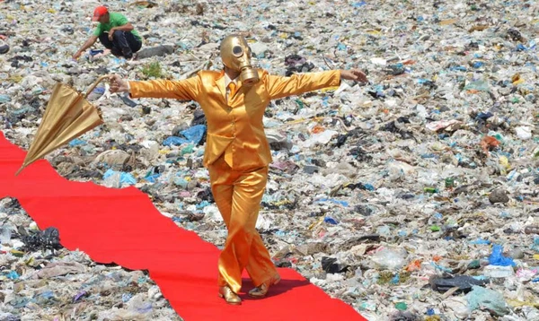 Cantando na chuva por Berna Reale