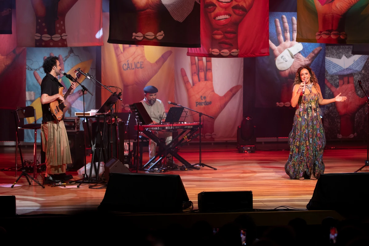 Daniela descreve como 'uma de suas maiores alegrias' cantar ao lado do filho por Célia Santos/Divulgação