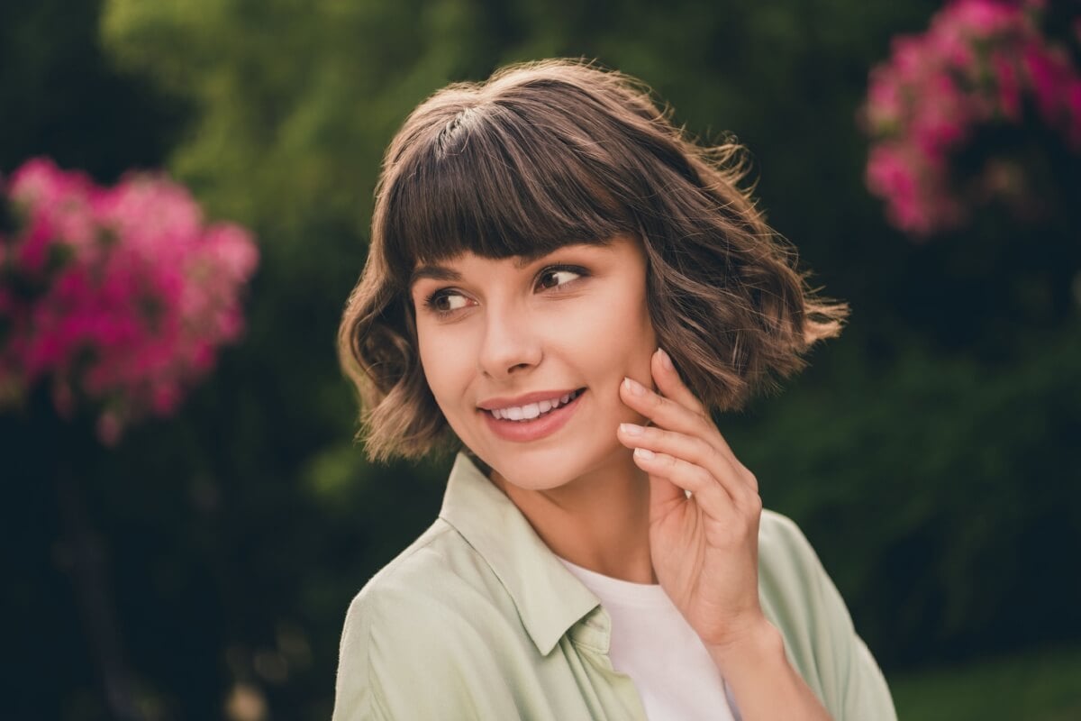 Cuidados simples mantém os fios saudáveis na transição do inverno para a primavera (Imagem: Roman Samborskyi | Shutterstock)
