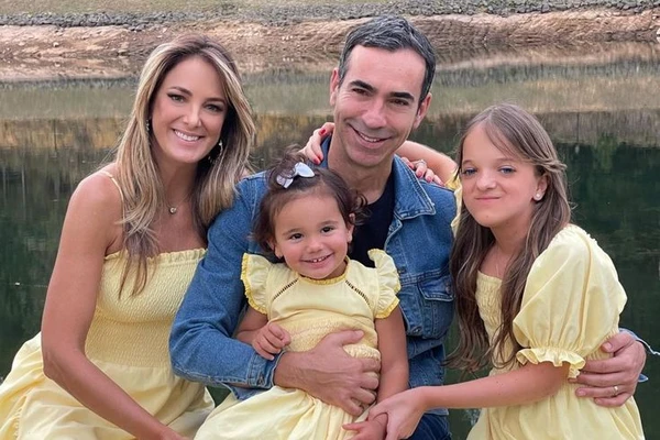 Família de César Tralli e Ticiane Pinheiro por Reprodução / Instagram
