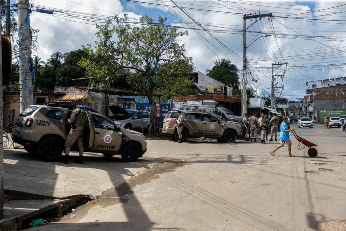 Operação policial no Planeta dos Macacos por Arisson Marinho/CORREIO