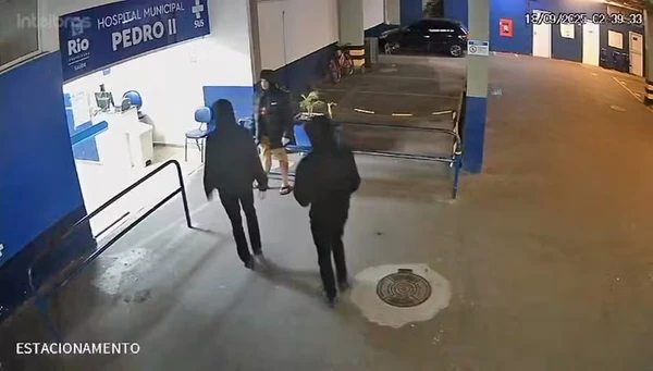 Reprodução por Homens armados invadiram hospital