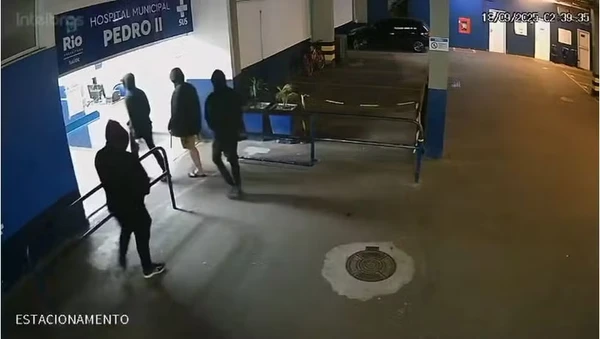 Reprodução por Homens armados invadiram hospital