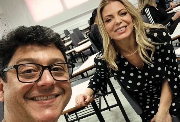 Sheila Mello e o irmão