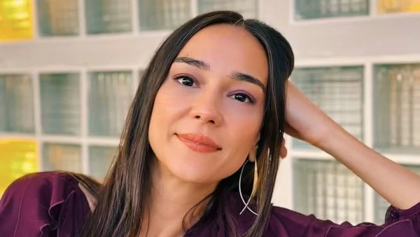 Türkü Turan vive a cantora Alya, ex-namorada de Deniz na novela turca, Dolunay por Reprodução/Redes sociais
