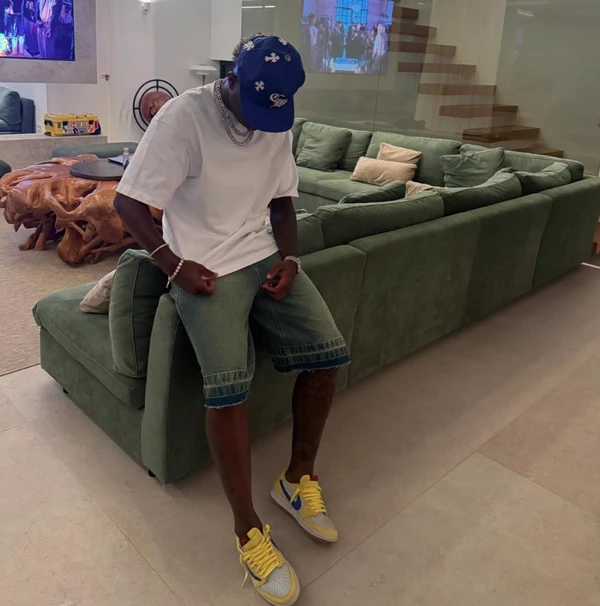 Vini Jr. em mansão por Reprodução | Redes Sociais