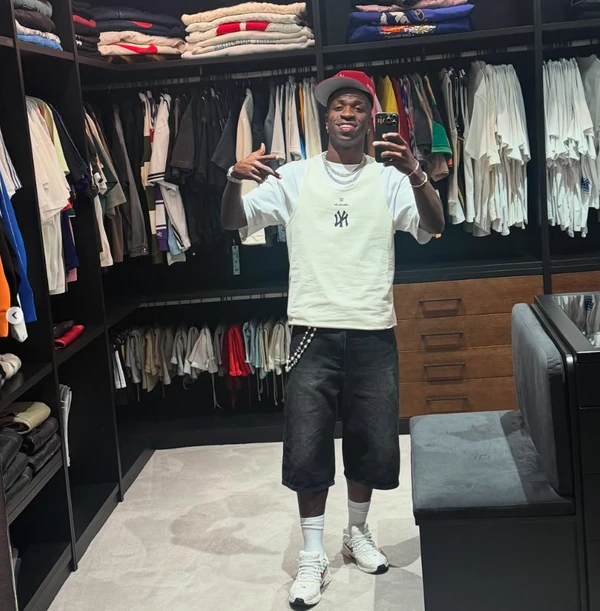 Vini Jr. em mansão por Reprodução | Redes Sociais