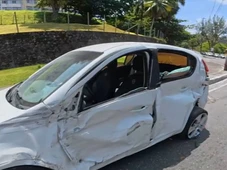 Imagem - Acidente entre carro e ônibus deixa dois feridos no Dique do Tororó