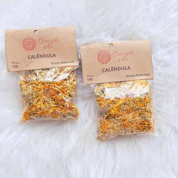 Banho de cheiro é preparado com calêndula, manjericão e rosas cor-de-rosa por Reprodução