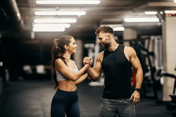 Conhece o Gymatch? App junta namoro e treino para os amantes de academia e musculação por Shutterstock