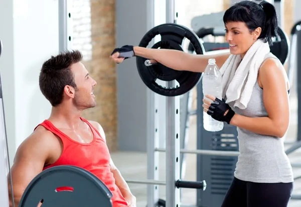 Conhece o Gymatch? App junta namoro e treino para os amantes de academia e musculação por Shutterstock