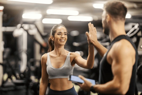 Conhece o Gymatch? App junta namoro e treino para os amantes de academia e musculação por Shutterstock