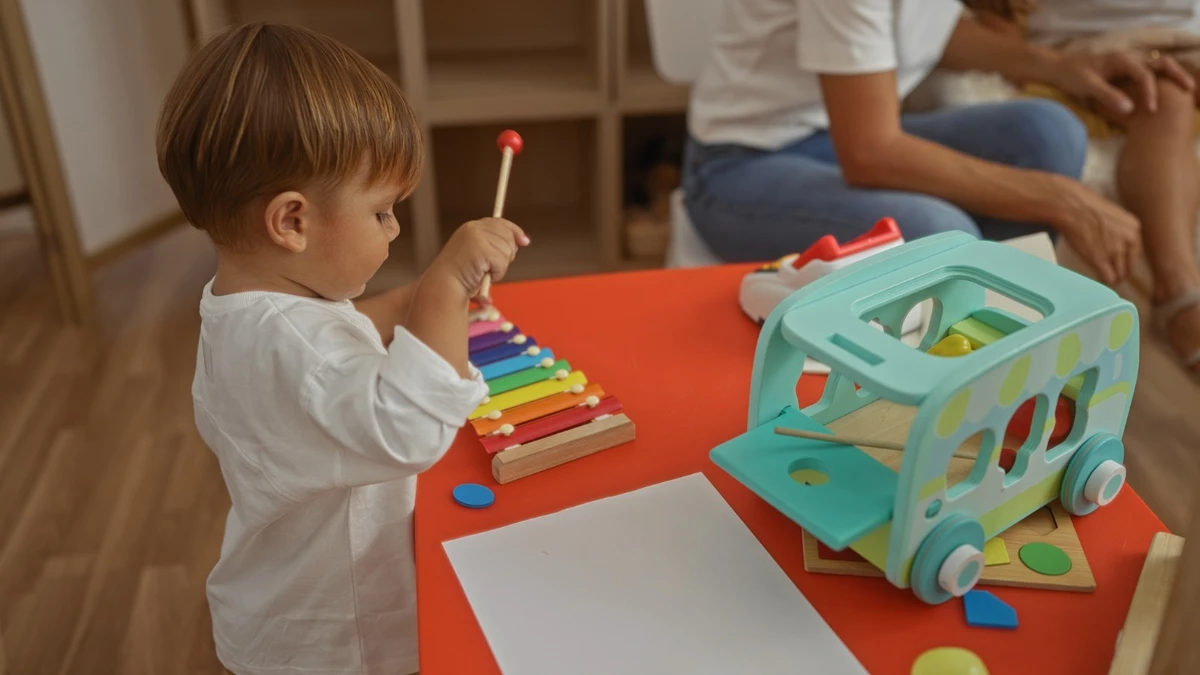 Criança brincando | por Shutterstock