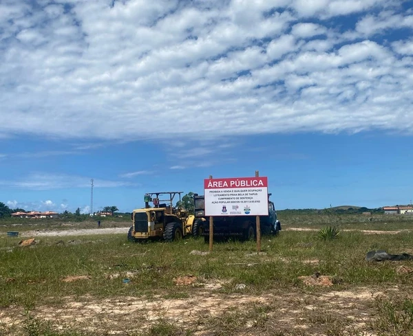 Demolições de barracas irregulares reacendem disputa entre preservação ambiental e expansão turística na Península de Maraú por MP-BA