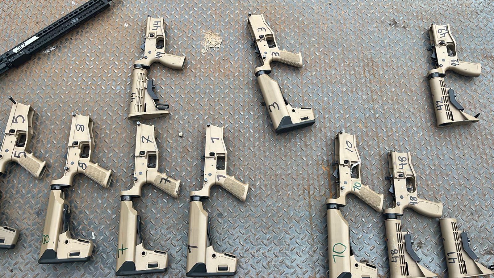 Mais de 20 fuzis são localizados pela polícia em Camaçari  por Divulgação