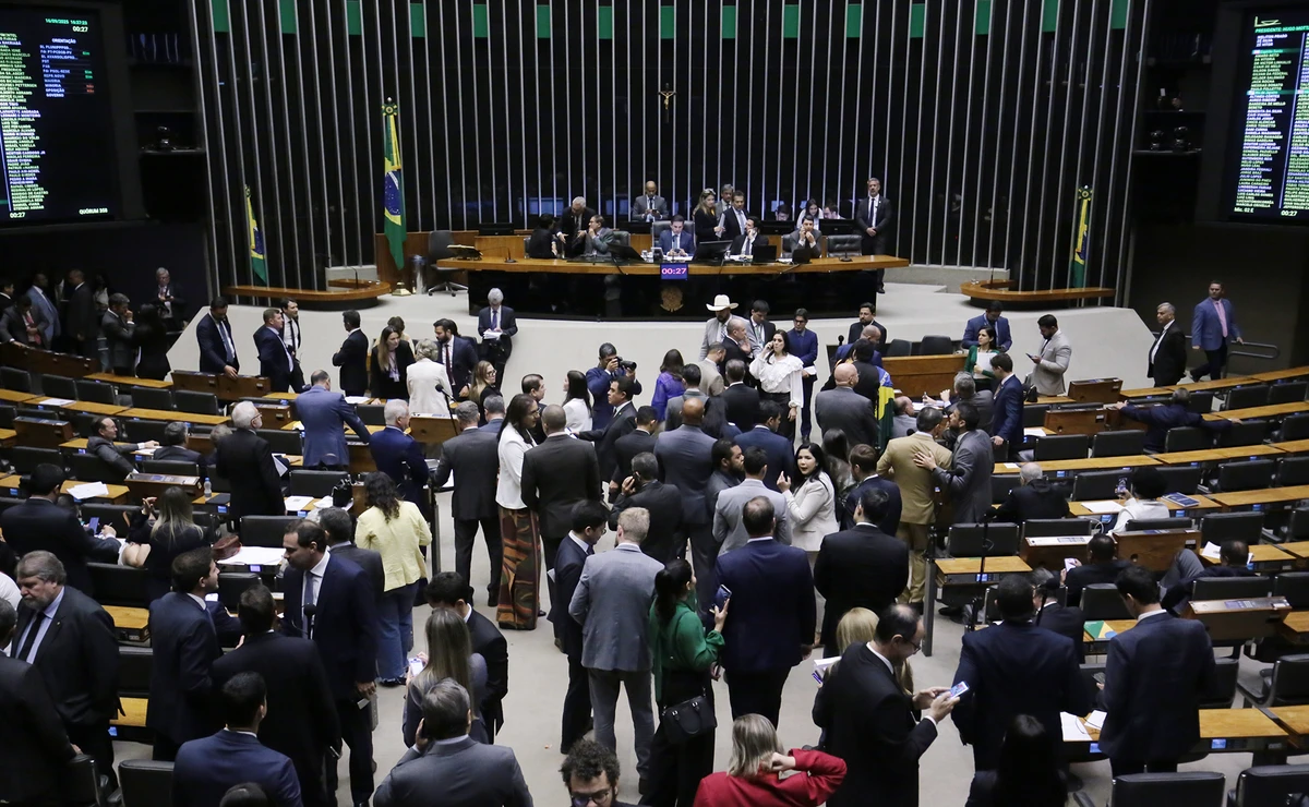 O texto aprovado estabelece que, desde a diplomação, os membros do Congresso não poderão ser presos