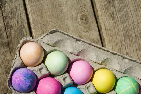 Ovos cozidos coloridos por Reprodução