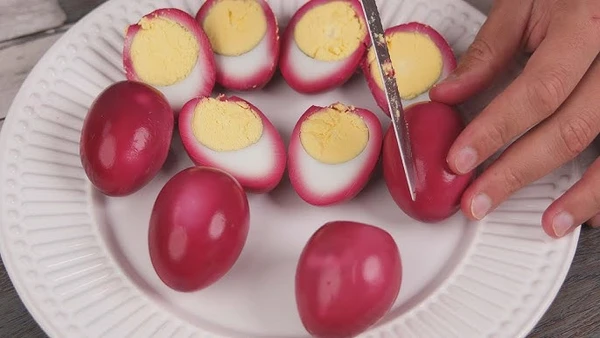 Ovos cozidos coloridos por Reprodução