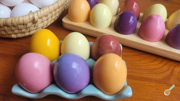 Ovos cozidos coloridos por Reprodução