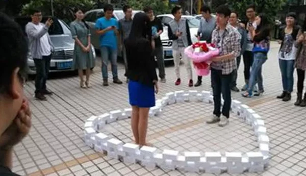 Pedido de casamento terminou em constrangimento por Reprodução