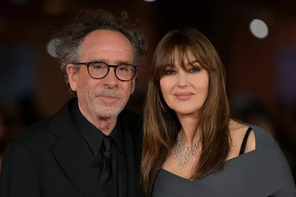 Relacionamento de Tim Burton e Monica Bellucci durou cerca de 2 anos por ANSA/Ansa - Brasil