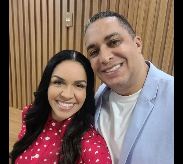 Waguinho e a esposa por Reprodução