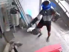 Imagem - Homem é morto a tiros por motoqueiro em serralheria na Bahia