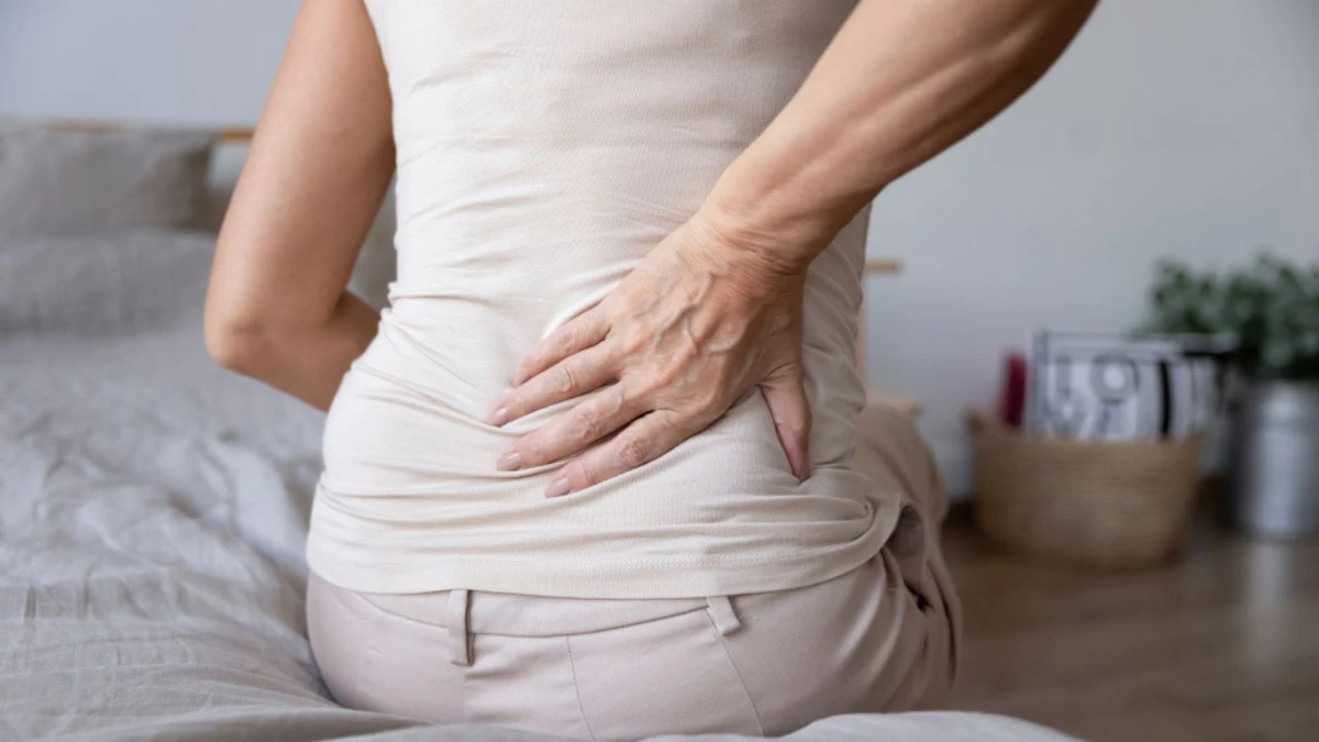 Dor na lombar e na coluna  por Shutterstock