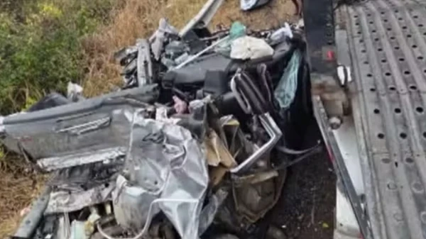 Engavetamento aconteceu no km 662 da BR-116 por Reprodução/TV Bahia