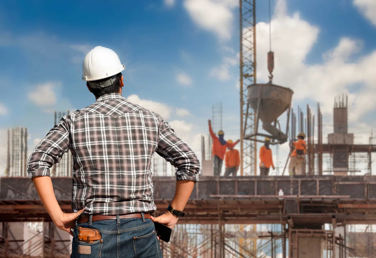 Engenharia Civil, construção, obras e pedreiros por Shutterstock