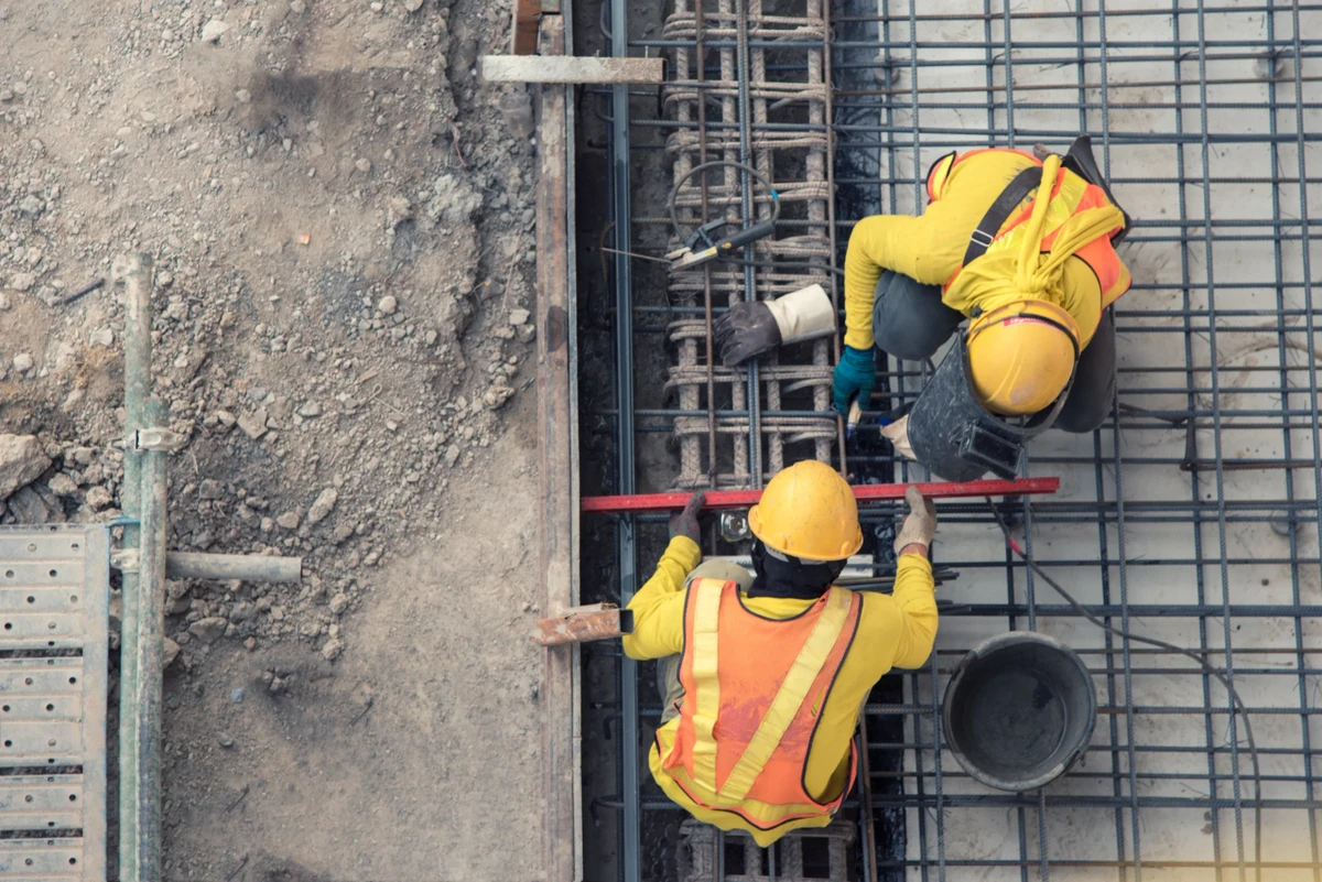 Engenharia Civil, construção, obras e pedreiros por Shutterstock
