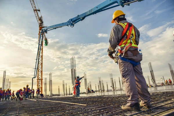 Engenharia Civil, construção, obras e pedreiros por Shutterstock