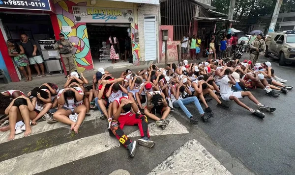 Torcedores do Vitória são presos após ataque com explosivos e pedras