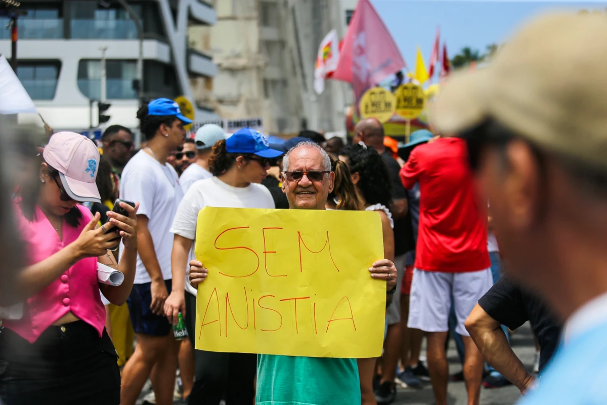 Manifestantes protestam contra PEC da Blindagem em Salvador e outras capitais por Arisson Marinho/CORREIO