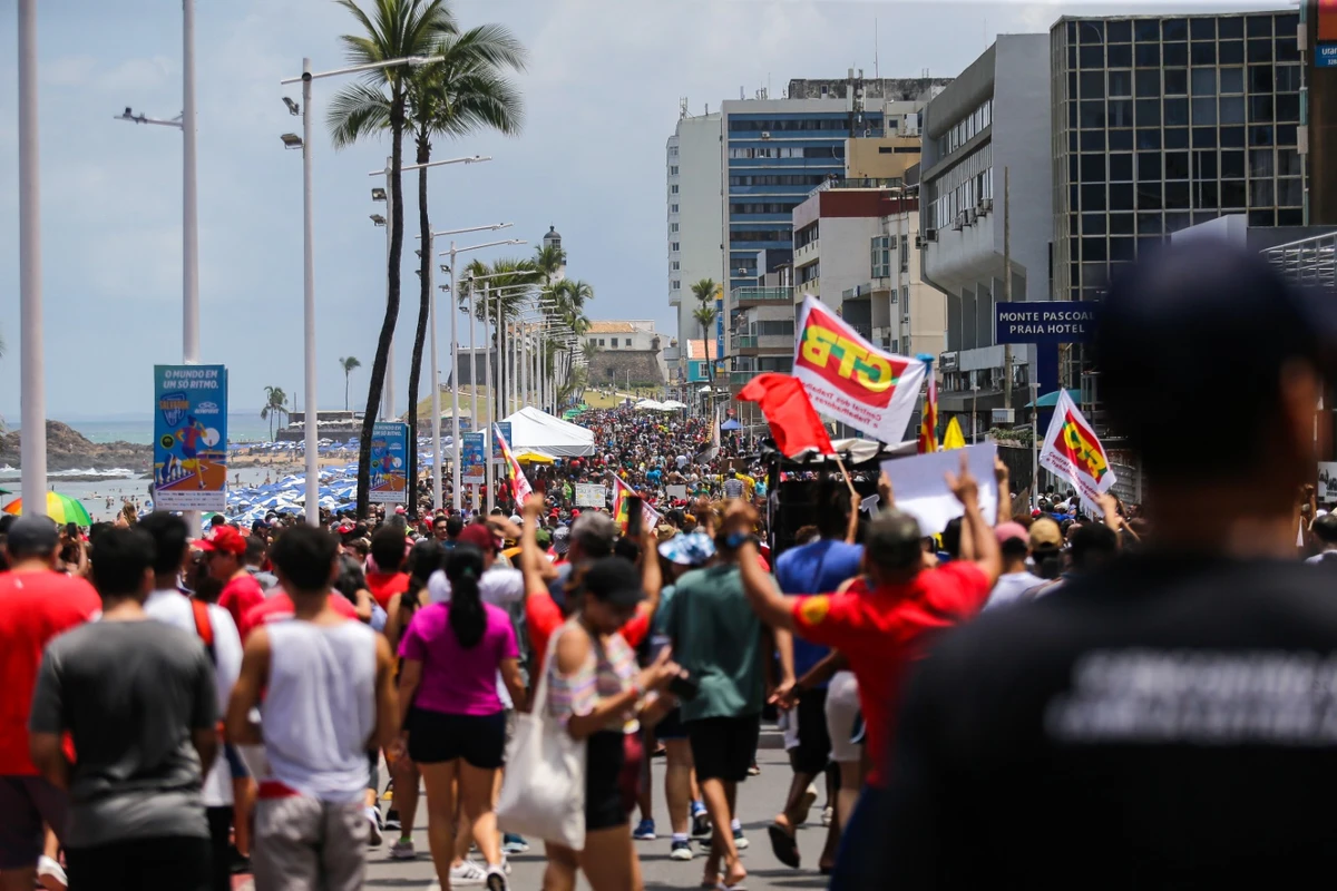Manifestantes protestam contra PEC da Blindagem em Salvador e outras capitais por Arisson Marinho/CORREIO