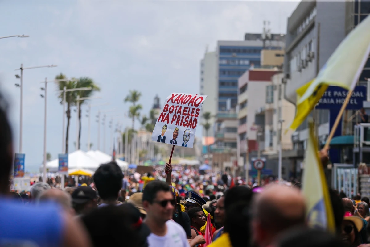 Manifestantes protestam contra PEC da Blindagem em Salvador e outras capitais por Arisson Marinho/CORREIO