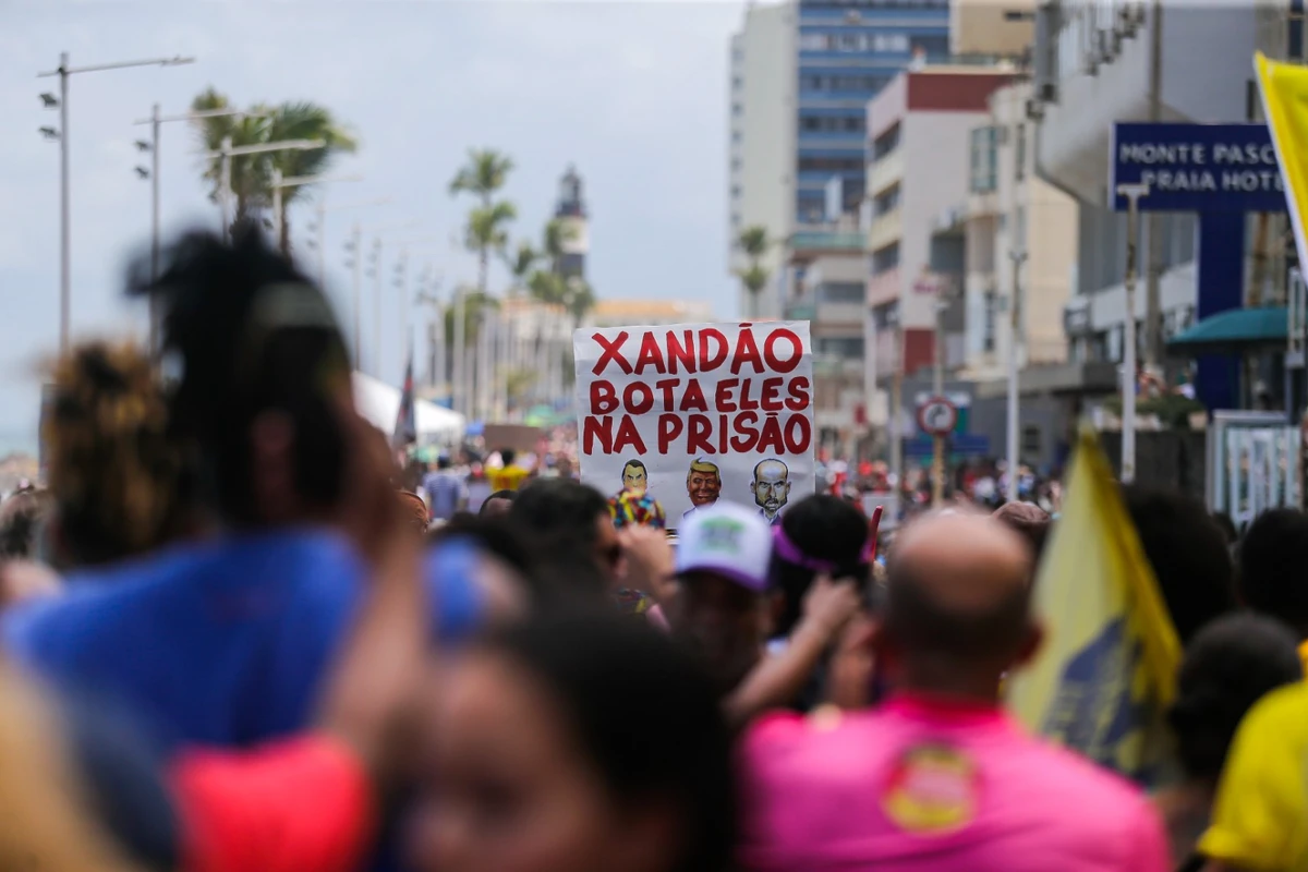 Manifestantes protestam contra PEC da Blindagem em Salvador e outras capitais por Arisson Marinho/CORREIO