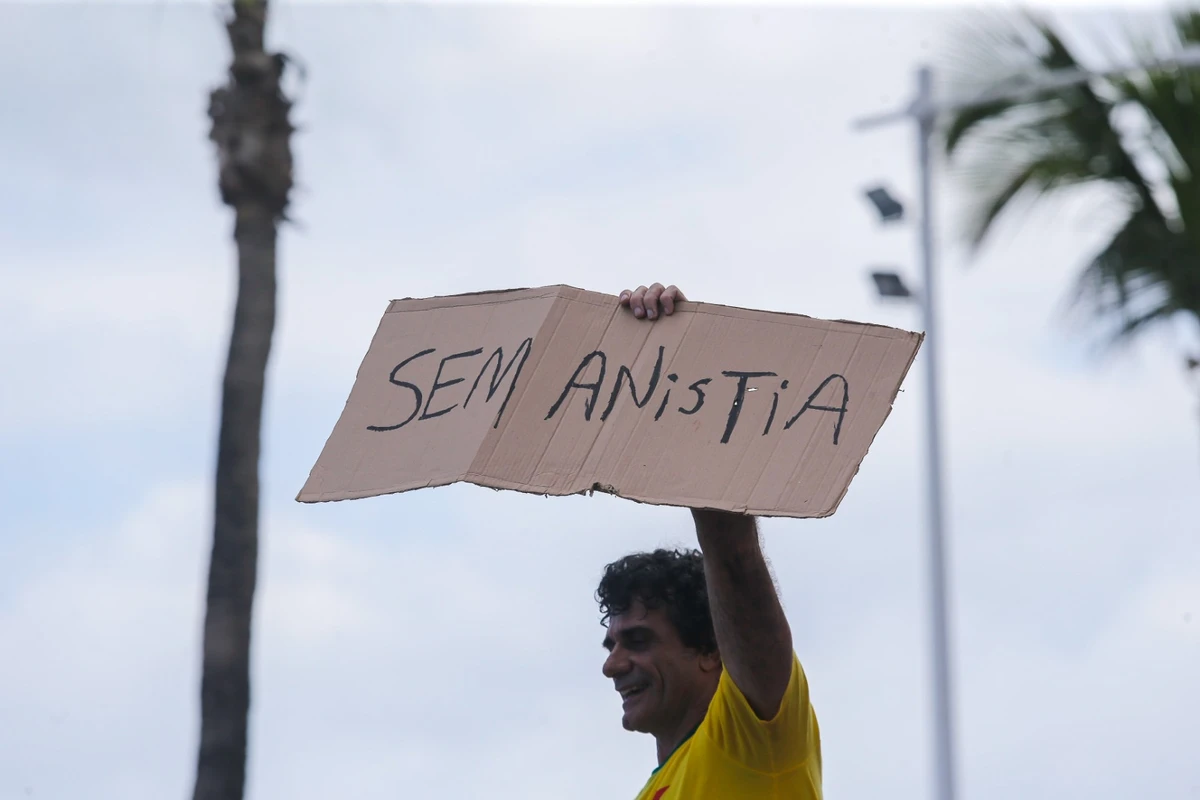 Manifestantes protestam contra PEC da Blindagem em Salvador e outras capitais por Arisson Marinho/CORREIO
