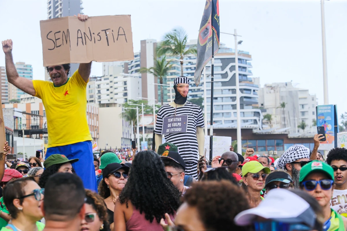 Manifestantes protestam contra PEC da Blindagem em Salvador e outras capitais por Arisson Marinho/CORREIO