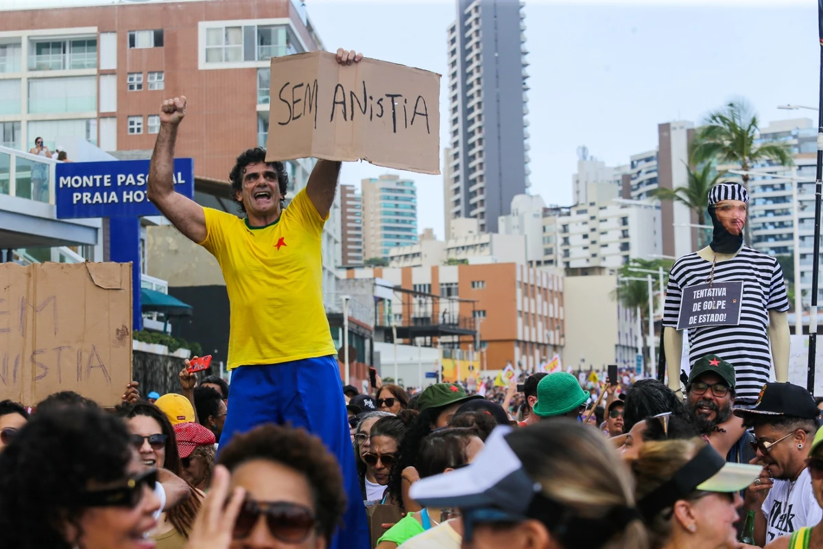 Manifestantes protestam contra PEC da Blindagem em Salvador e outras capitais por Arisson Marinho/CORREIO