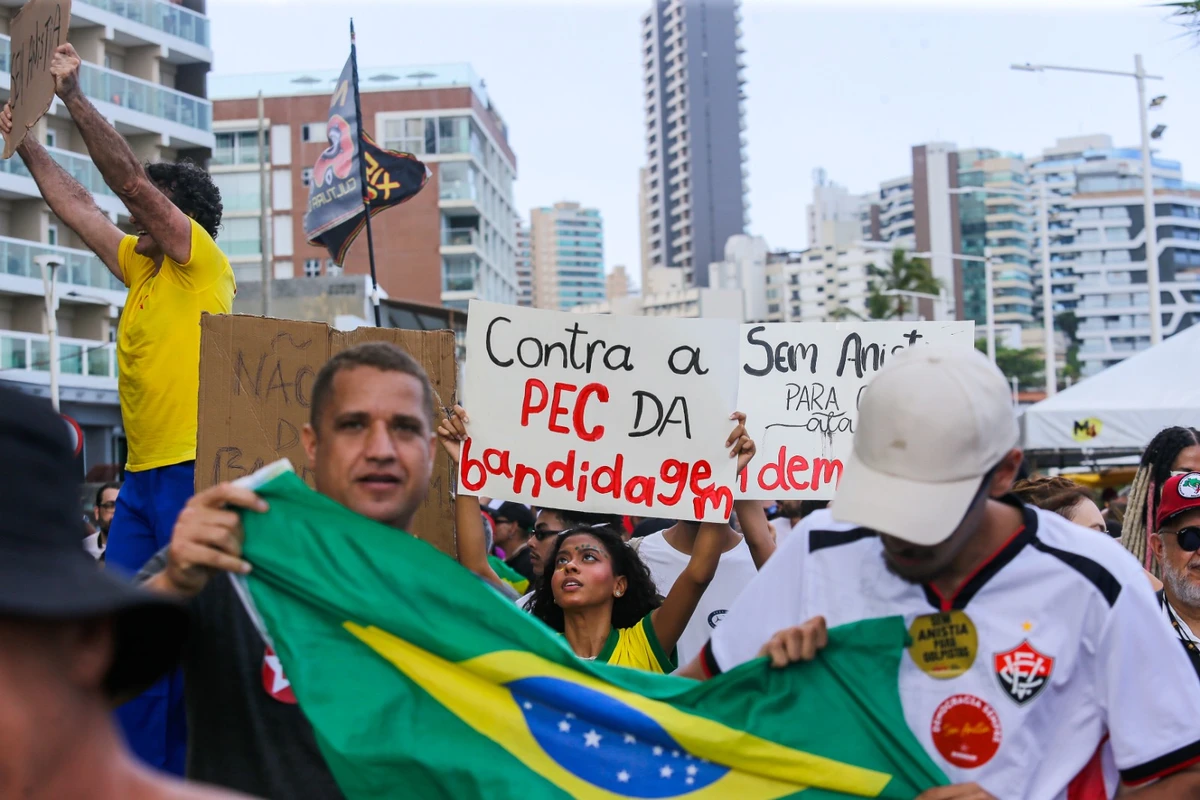 Manifestantes protestam contra PEC da Blindagem em Salvador e outras capitais por Arisson Marinho/CORREIO