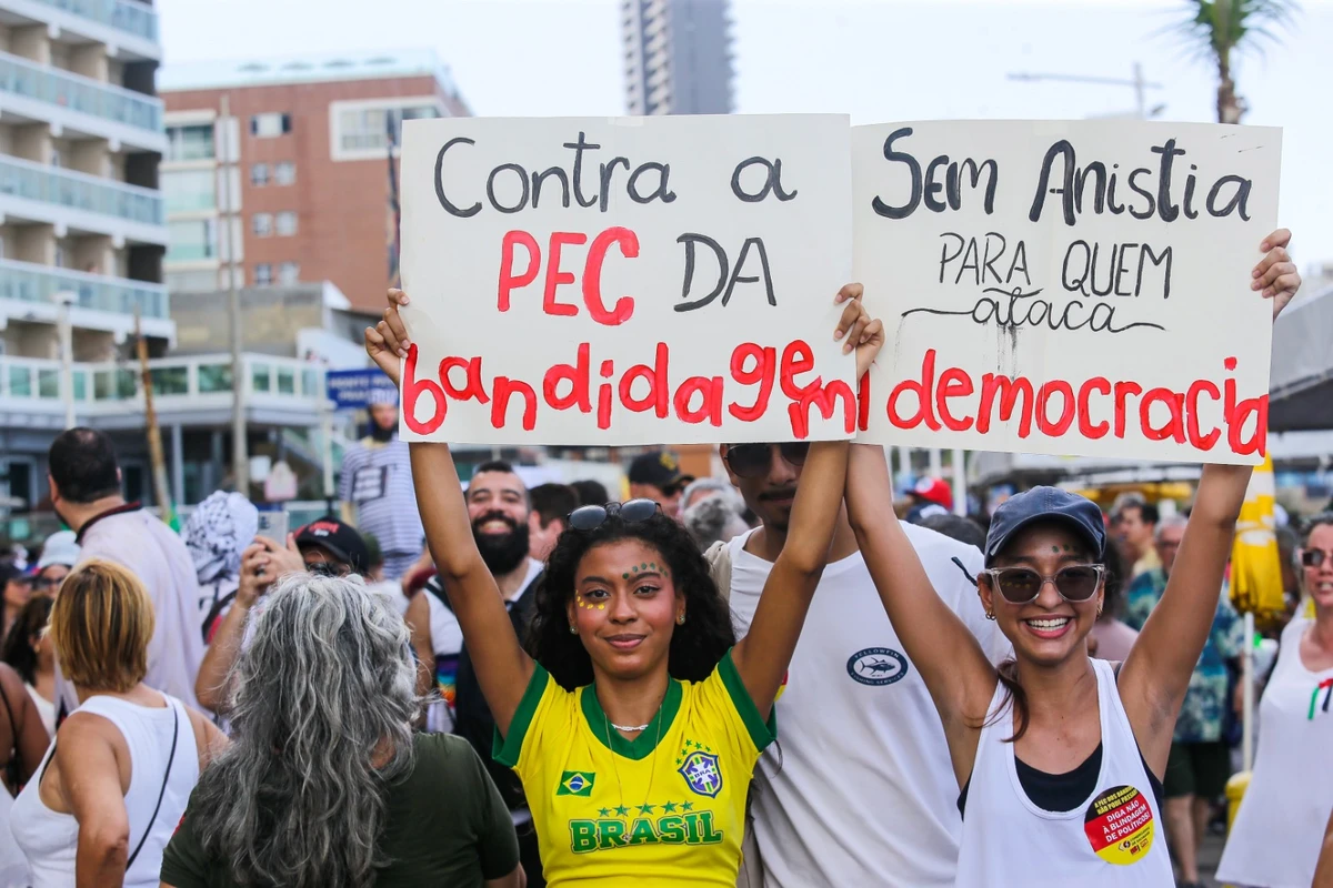 Manifestantes protestam contra PEC da Blindagem em Salvador e outras capitais por Arisson Marinho/CORREIO